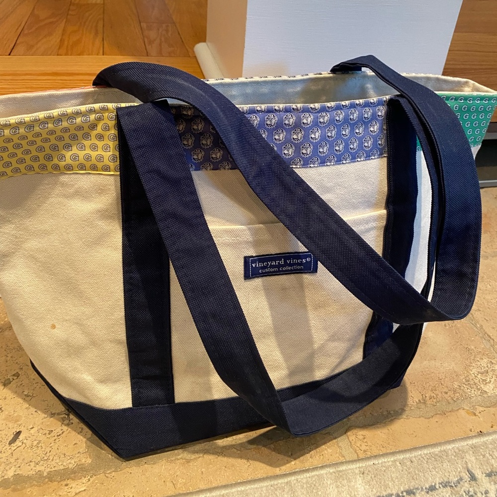 Vineyard Vines Georgetown print tote